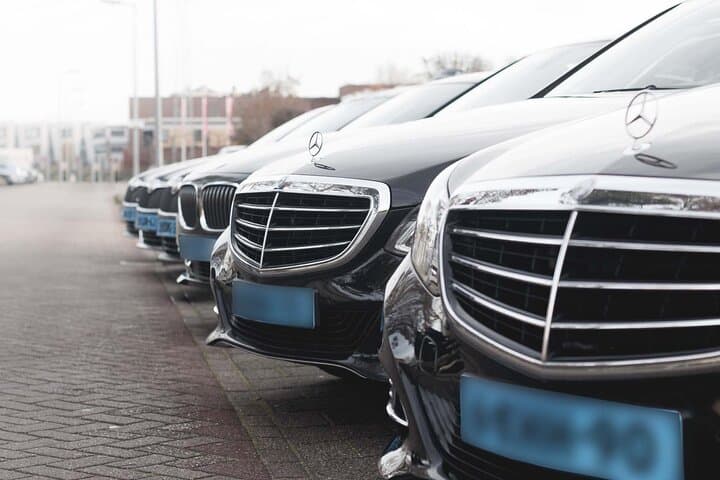 Your Perfect Airport Transfer: Alpine Chauffeurs and West Bridgford Taxi Comfort